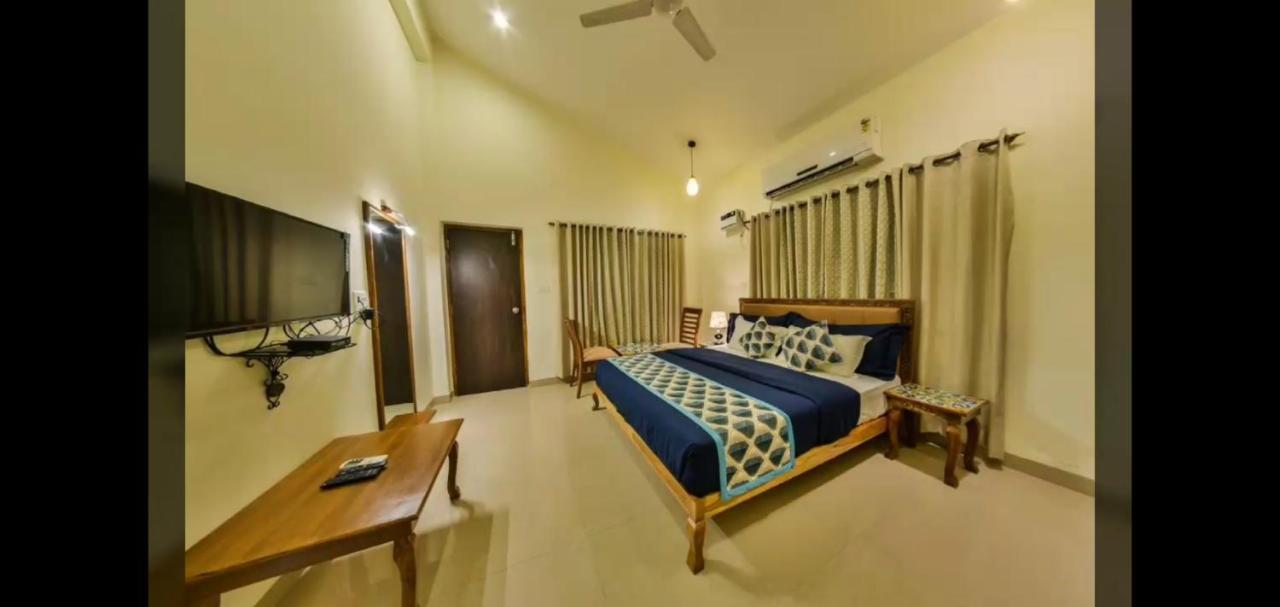 Prism Grand Villas 8Bhk With 2 Livings & 2 Private Pools Old Goa Exterior photo